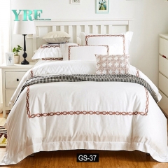 literie de luxe marron et blanc