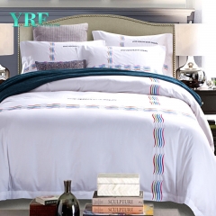 Ensemble de draps de luxe à l'hôtel