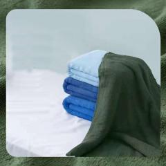 Serviette de toilette olive terne des Forces de Sainte-Lucie