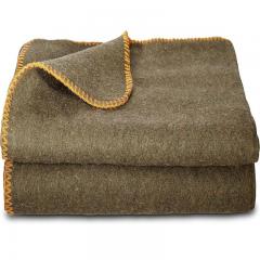 Tente de fortune en couverture de laine