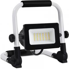 La Croix-Rouge fournit une lampe de secours de 5 000 lumens